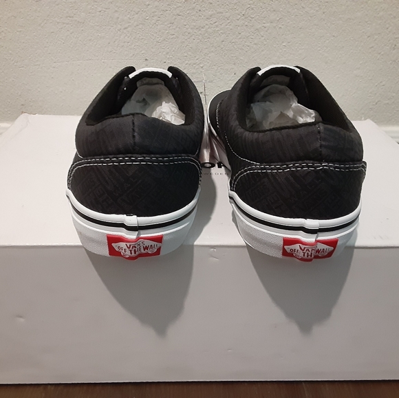 Vans - Picture 3 of 4